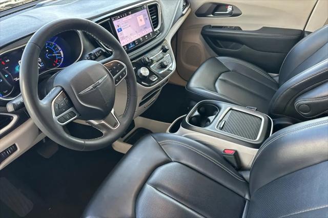 2023 Chrysler Pacifica Hybrid Touring L