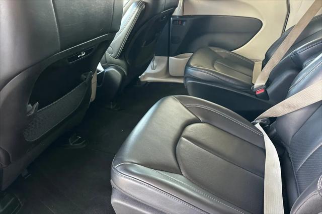 2023 Chrysler Pacifica Hybrid Touring L