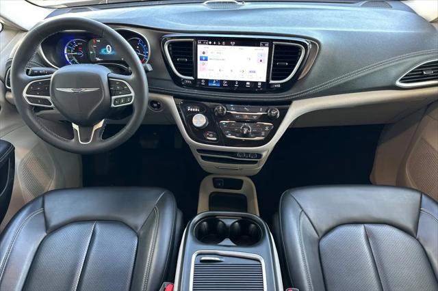 2023 Chrysler Pacifica Hybrid Touring L
