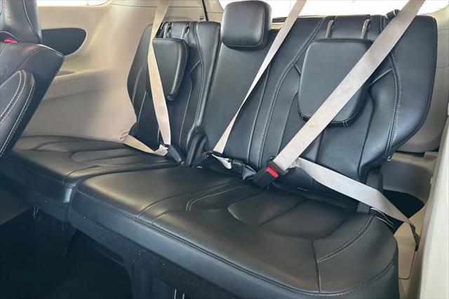 2023 Chrysler Pacifica Hybrid Touring L