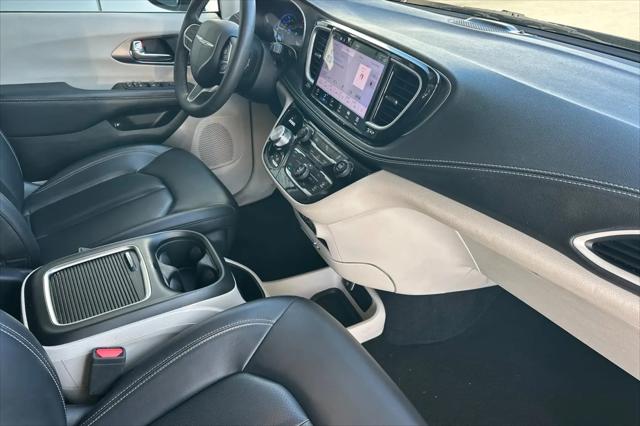 2023 Chrysler Pacifica Hybrid Touring L