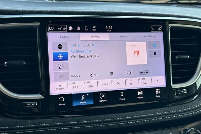 2023 Chrysler Pacifica Hybrid Touring L
