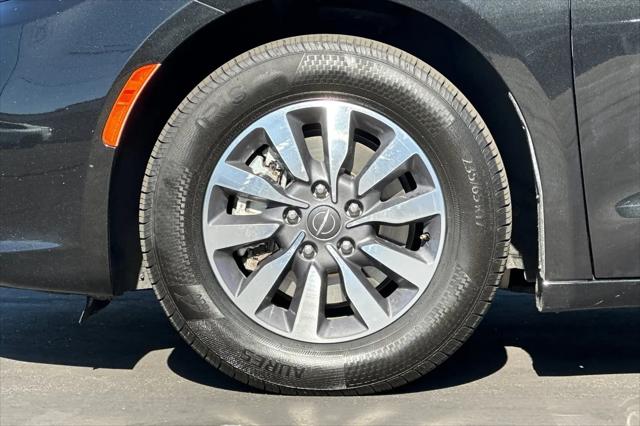2023 Chrysler Pacifica Hybrid Touring L
