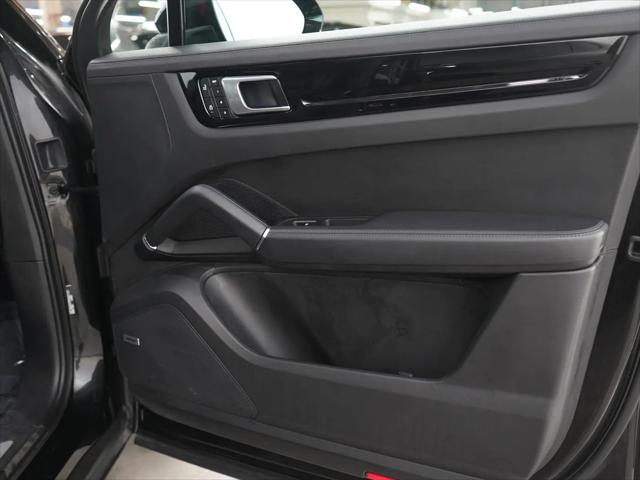 2023 Porsche Cayenne Platinum Edition