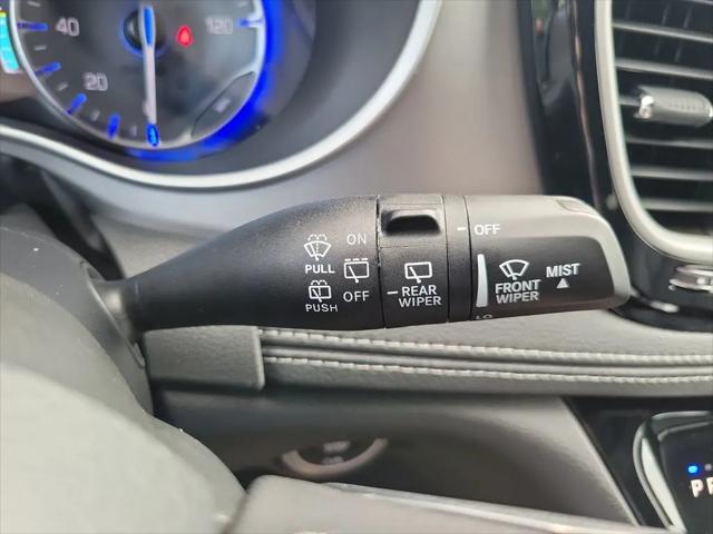 2027 Chrysler Pacifica Select