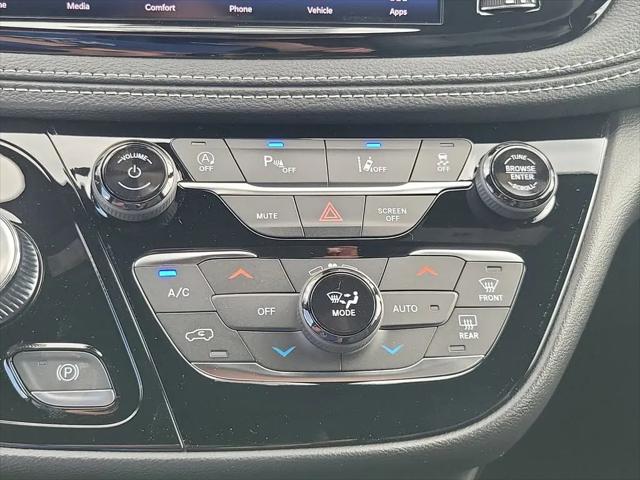 2027 Chrysler Pacifica Select