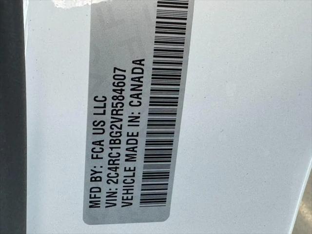 2027 Chrysler Pacifica Select
