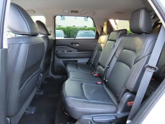 2024 Nissan Pathfinder SL 4WD