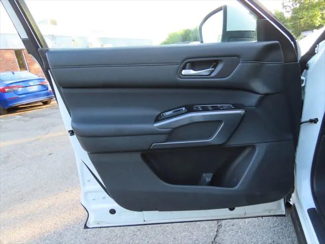 2024 Nissan Pathfinder SL 4WD