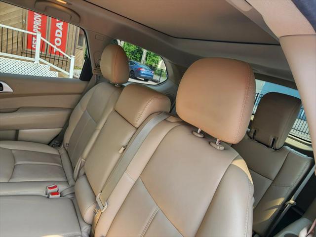 2017 Nissan Pathfinder SL
