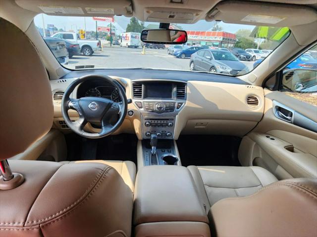 2017 Nissan Pathfinder SL