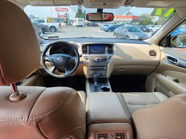 2017 Nissan Pathfinder SL