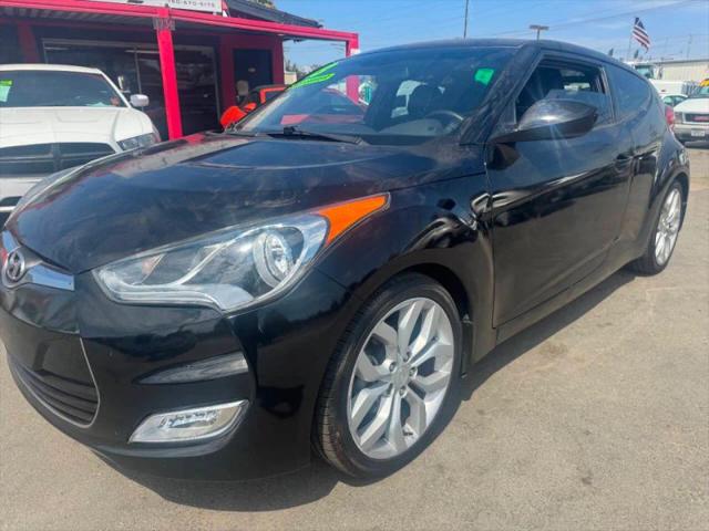 2013 Hyundai Veloster Base w/Black