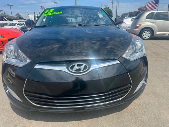 2013 Hyundai Veloster Base w/Black