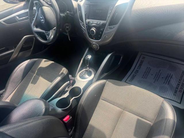 2013 Hyundai Veloster Base w/Black