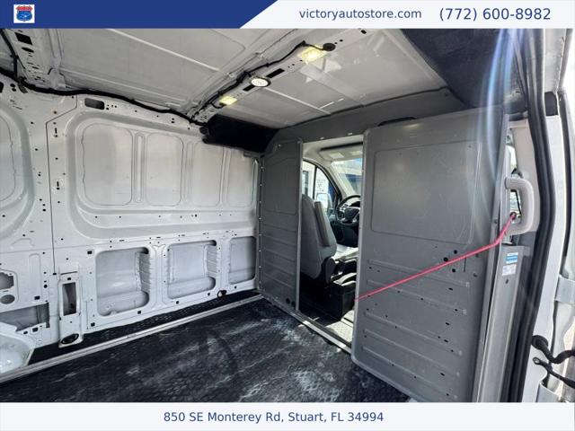 2017 Ford Transit w/60/40 Side Door w/RWB