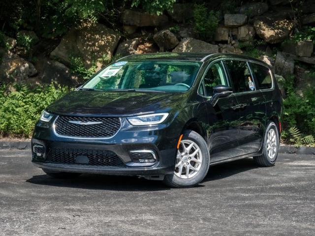 2024 Chrysler Pacifica Touring L for sale in Mission, KS