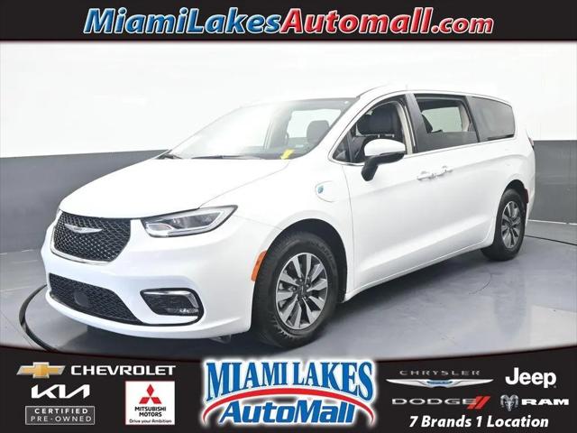 2023 Chrysler Pacifica Hybrid Touring L for sale in Miami Lakes, FL