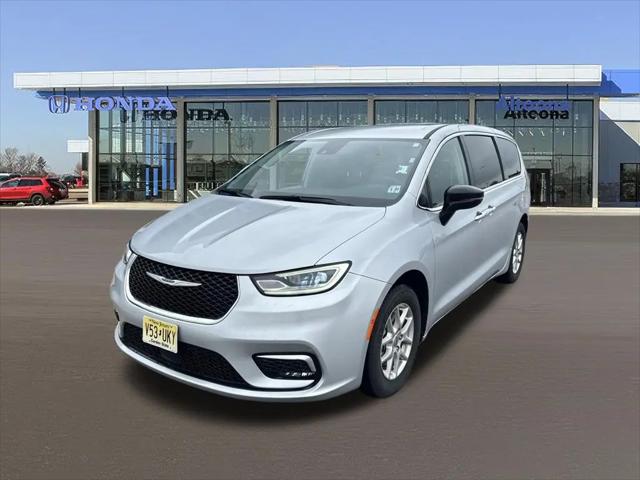 2024 Chrysler Pacifica Touring L for sale in Altoona, IA