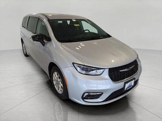 2024 Chrysler Pacifica Touring L for sale in Green Bay, WI
