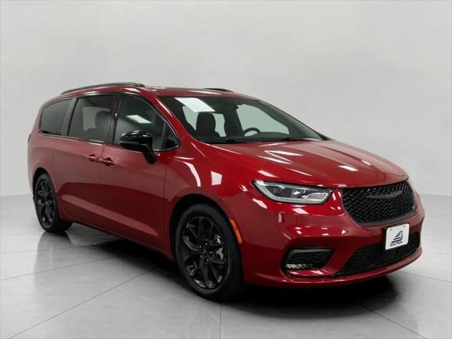 2025 Chrysler Pacifica Limited for sale in Appleton, WI