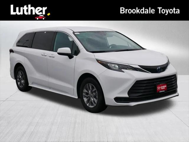 2025 Toyota Sienna LE for sale in Brooklyn Center, MN