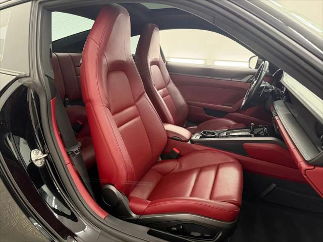 2021 Porsche 911 Carrera