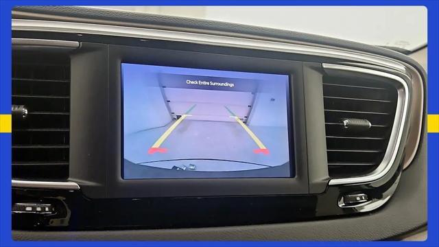 2023 Chrysler Voyager LX