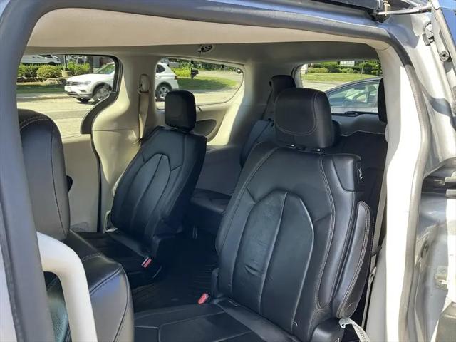 2017 Chrysler Pacifica Touring-L