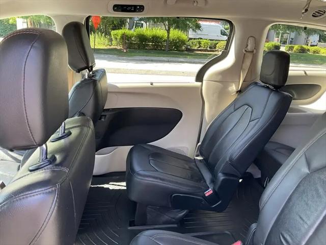 2017 Chrysler Pacifica Touring-L
