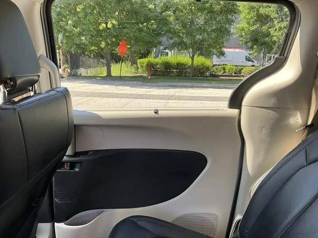 2017 Chrysler Pacifica Touring-L
