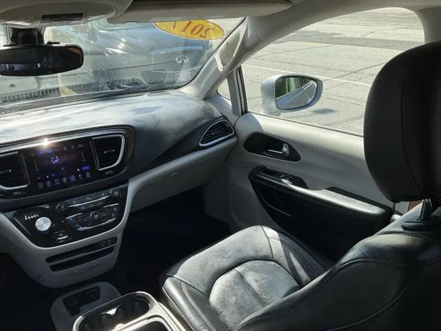 2017 Chrysler Pacifica Touring-L