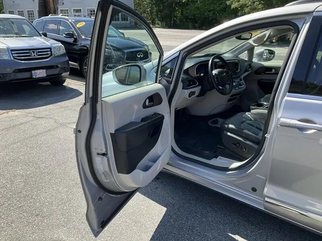 2017 Chrysler Pacifica Touring-L