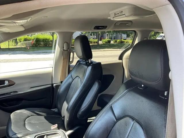 2017 Chrysler Pacifica Touring-L