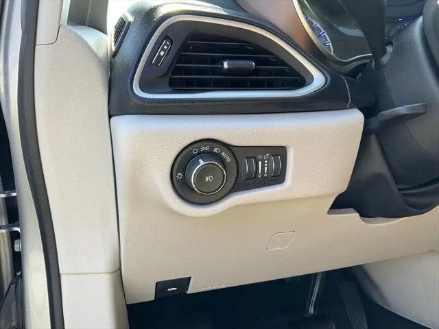 2017 Chrysler Pacifica Touring-L