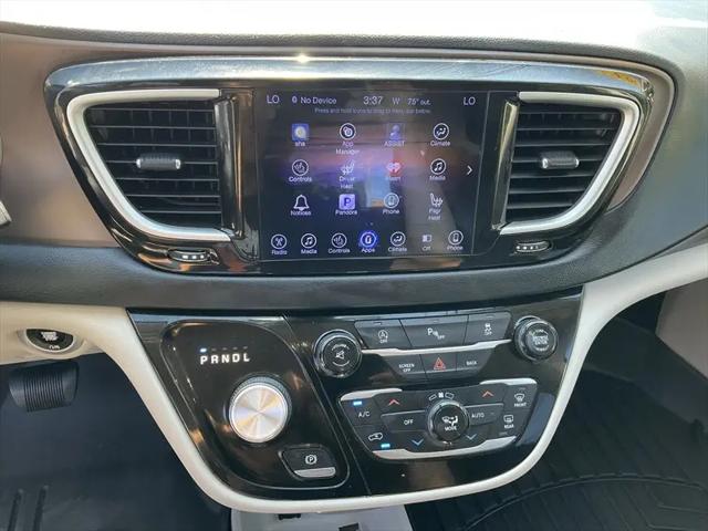 2017 Chrysler Pacifica Touring-L