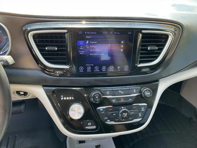 2017 Chrysler Pacifica Touring-L