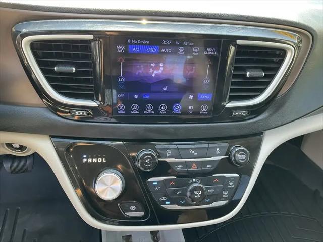 2017 Chrysler Pacifica Touring-L