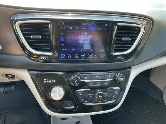 2017 Chrysler Pacifica Touring-L