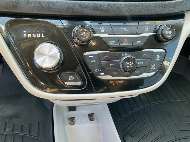 2017 Chrysler Pacifica Touring-L