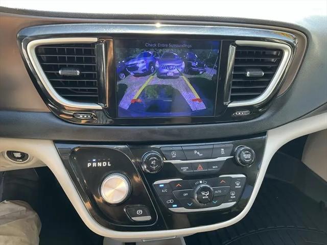 2017 Chrysler Pacifica Touring-L