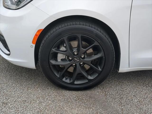 2024 Chrysler Pacifica Limited AWD