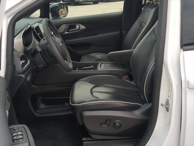 2024 Chrysler Pacifica Limited AWD