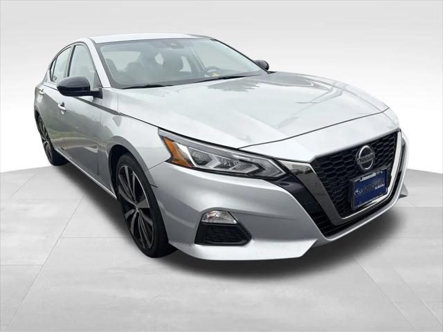 2022 Nissan Altima SR FWD for sale in Janesville, WI