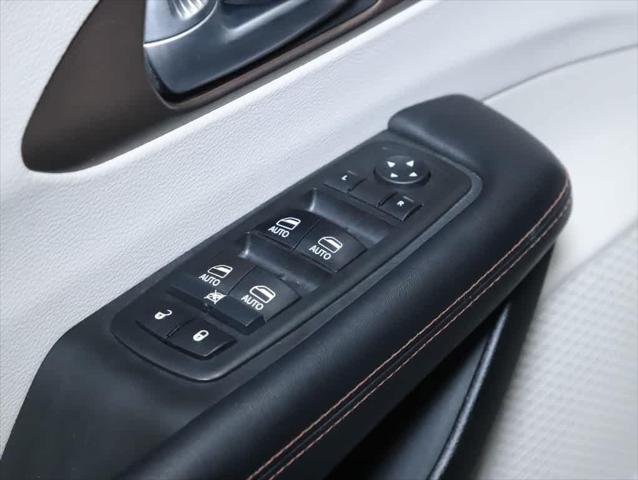 2017 Chrysler Pacifica Touring-L Plus