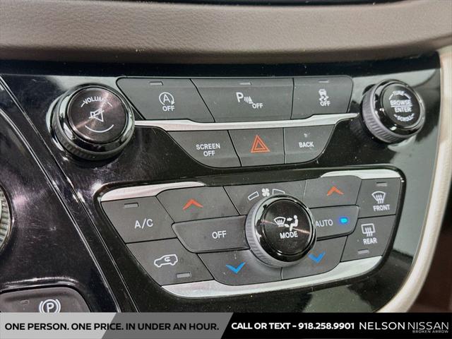 2017 Chrysler Pacifica Touring-L