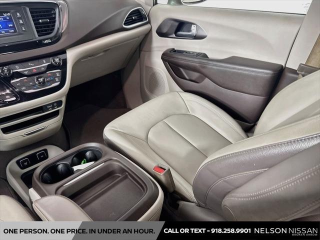 2017 Chrysler Pacifica Touring-L