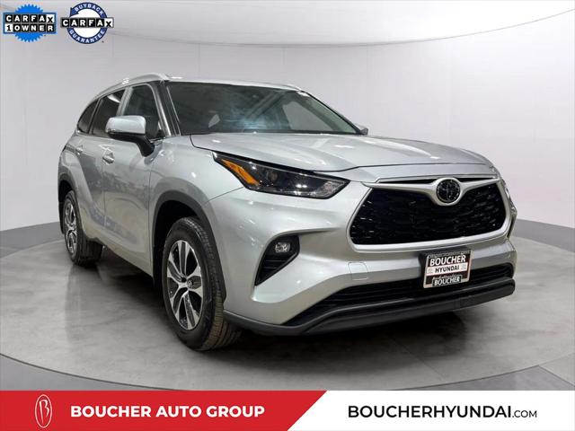 2023 Toyota Highlander XLE for sale in Waukesha, WI