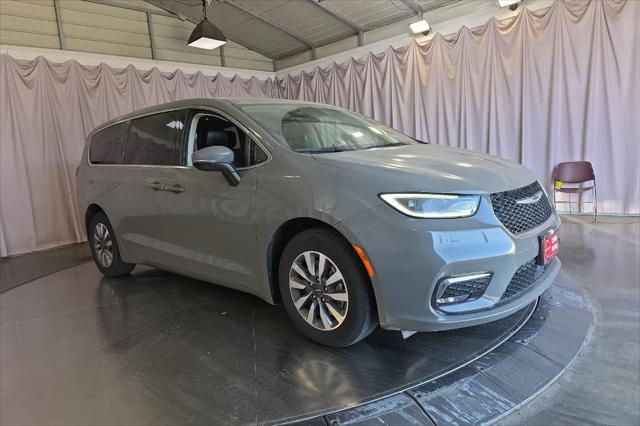 2023 Chrysler Pacifica Hybrid Touring L