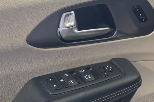 2023 Chrysler Pacifica Hybrid Touring L